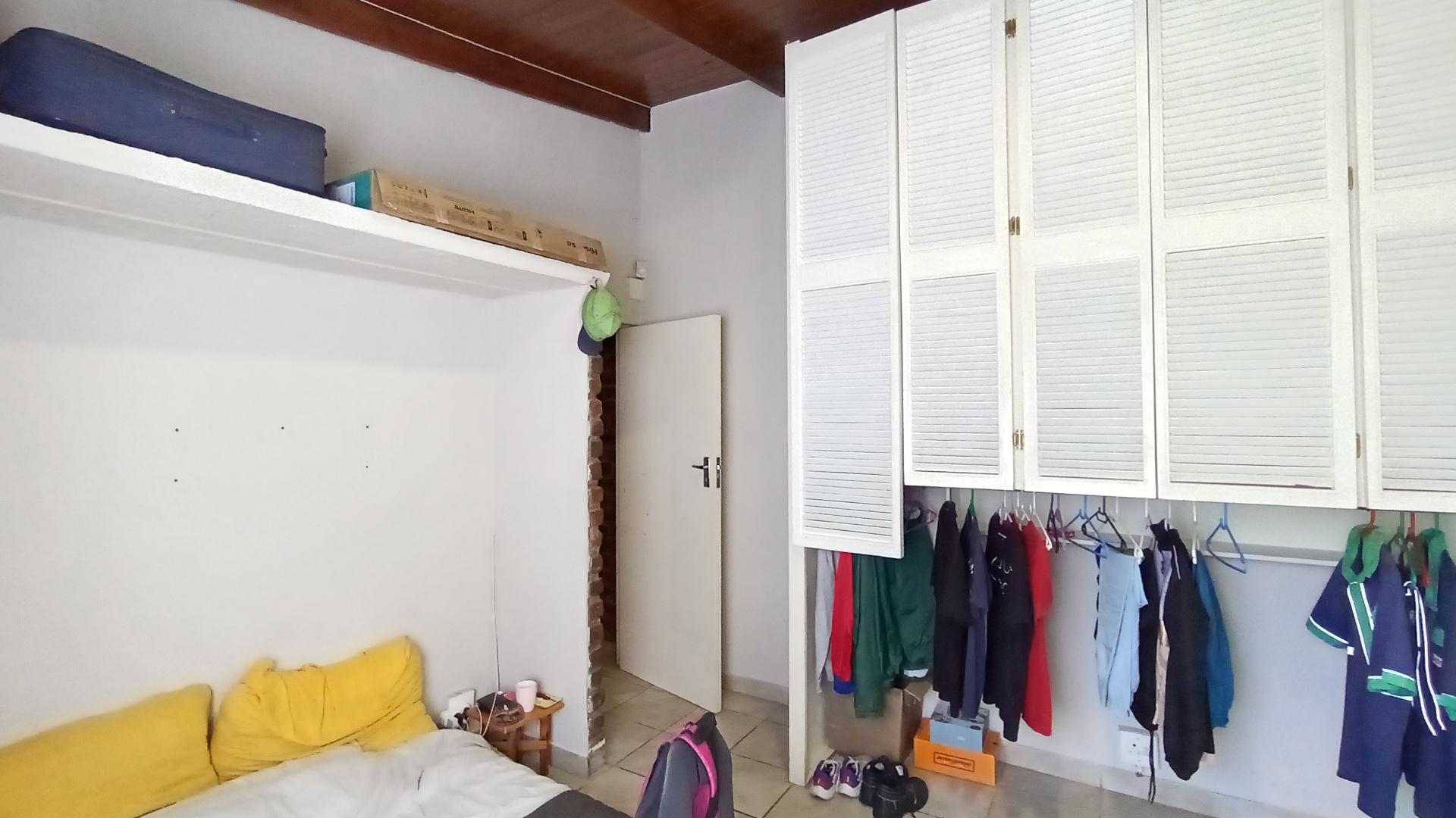 Bed Room 2 - 15 square meters of property in Shelly Beach