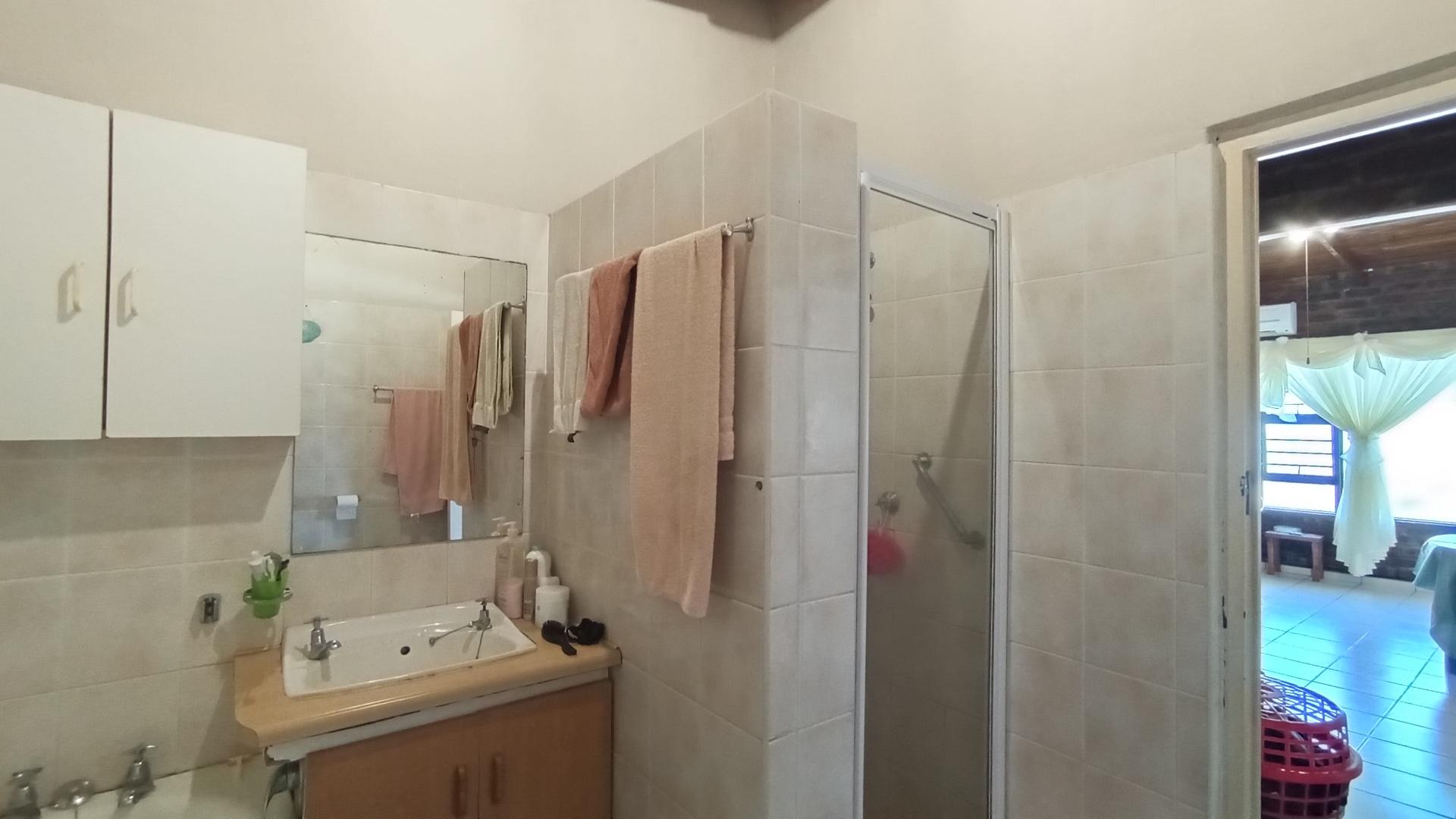 Bathroom 1 - 8 square meters of property in Shelly Beach