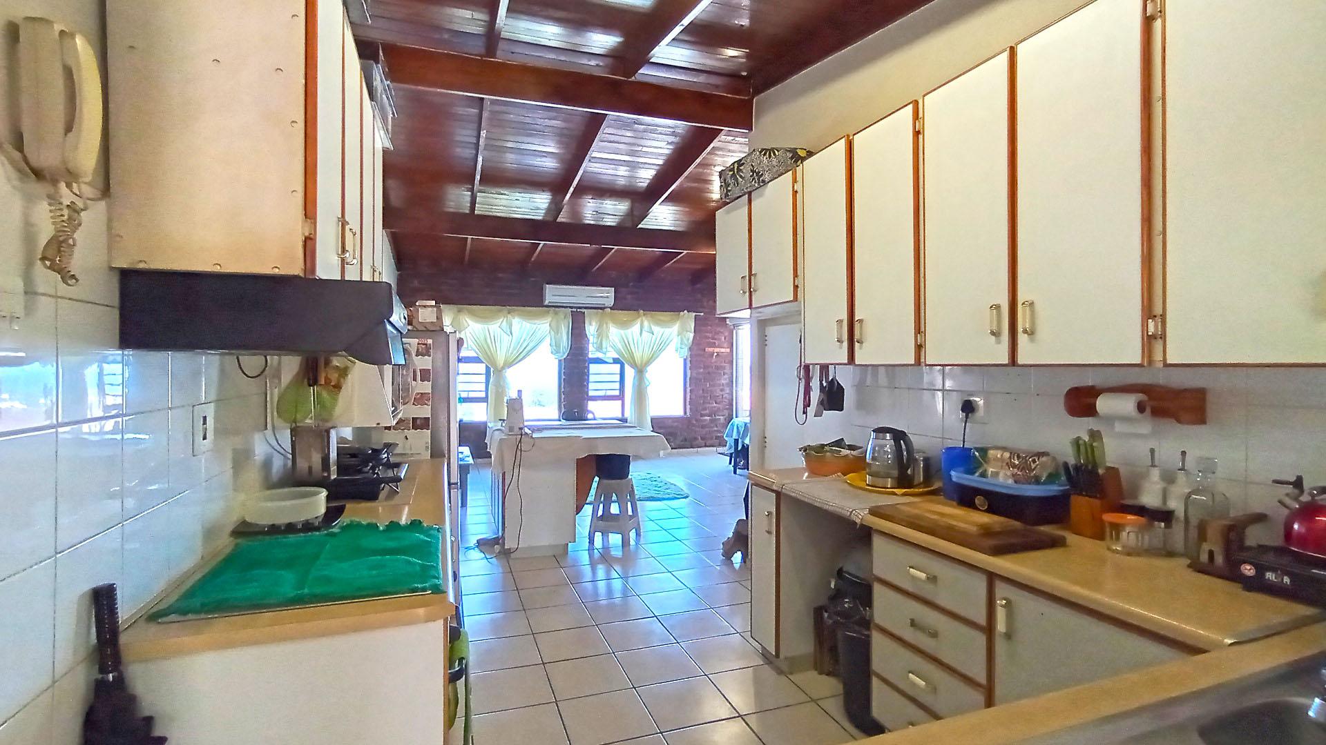 Kitchen - 13 square meters of property in Shelly Beach