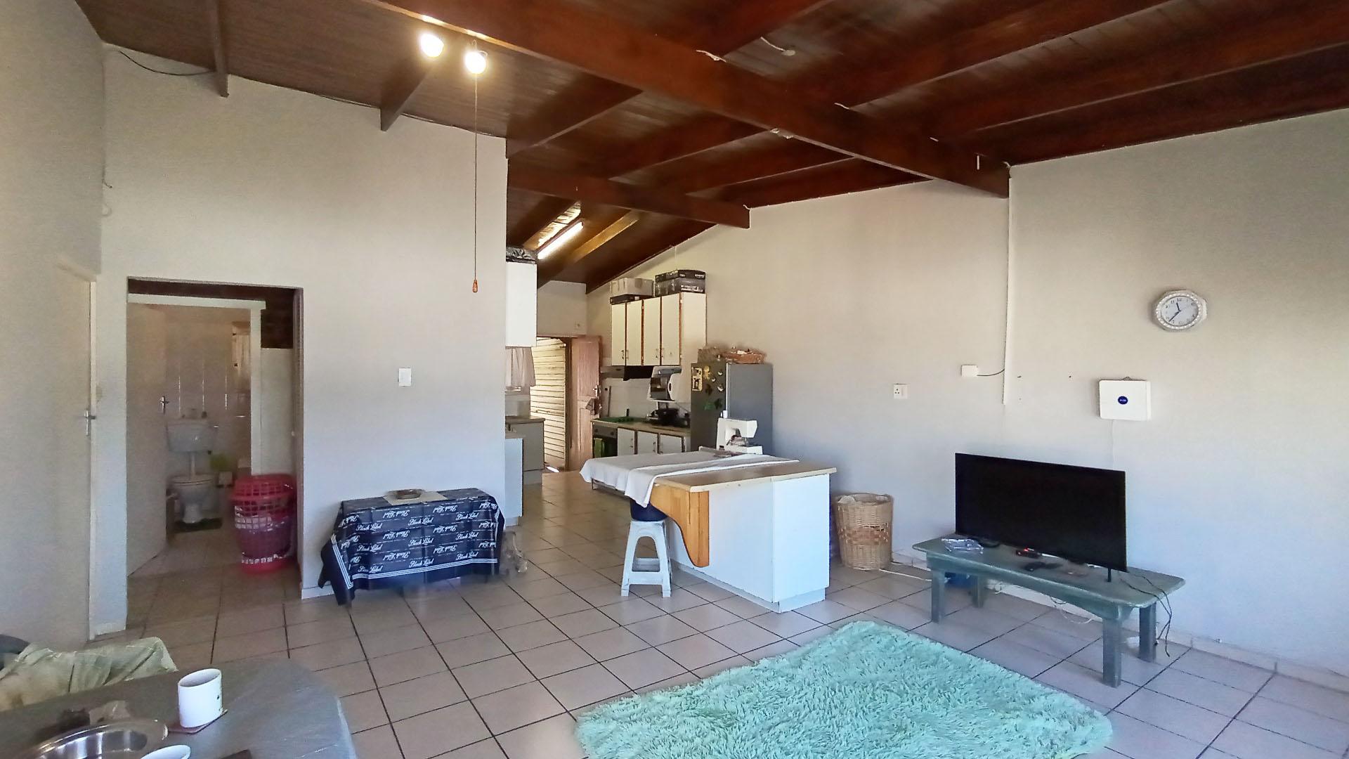 Lounges - 33 square meters of property in Shelly Beach