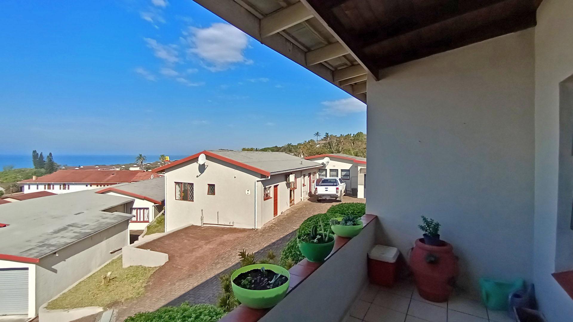 Balcony - 8 square meters of property in Shelly Beach