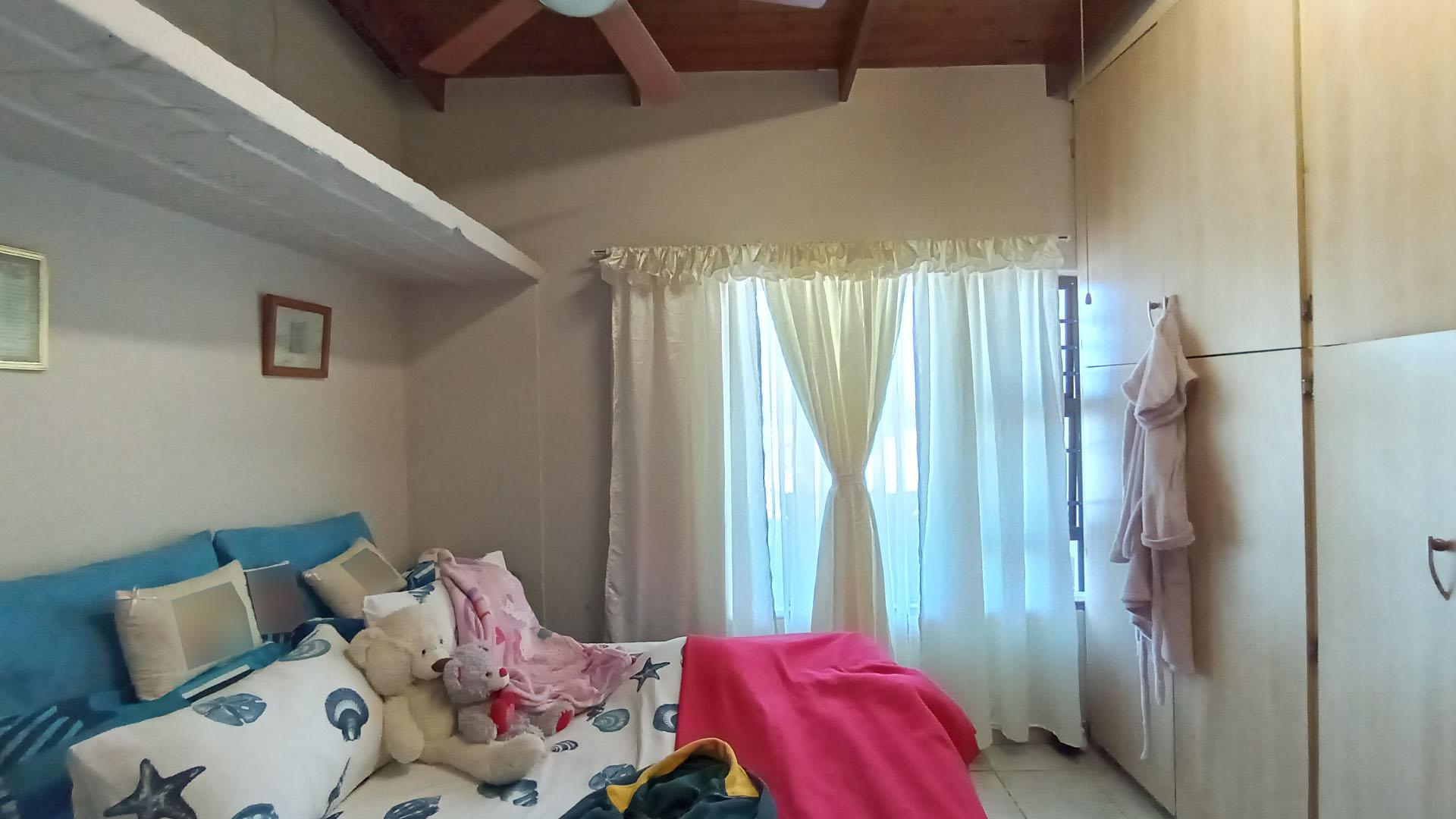 Bed Room 1 - 16 square meters of property in Shelly Beach