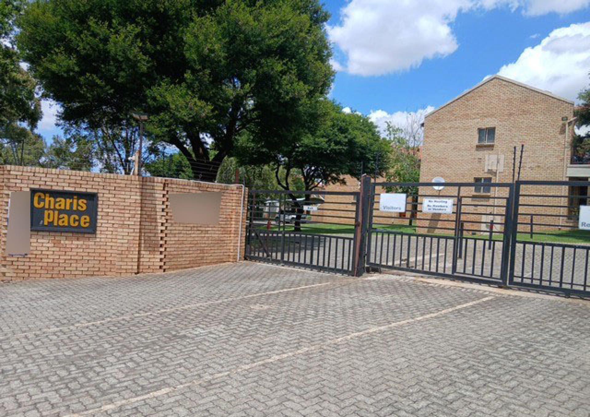 Front View of property in Groblerpark