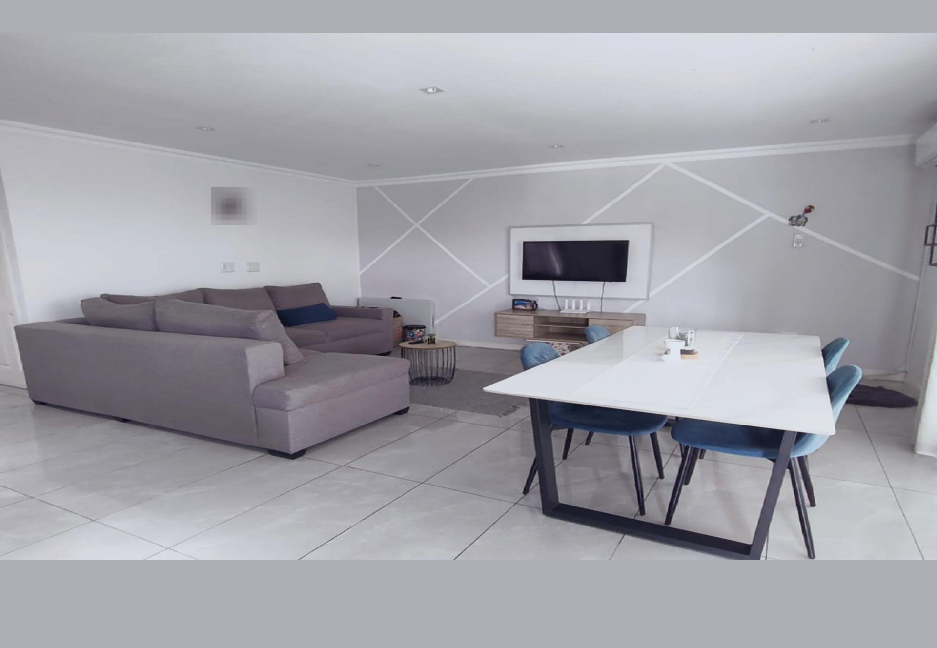 Lounges of property in Queensburgh