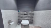 Bathroom 1 of property in Queensburgh