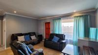 Lounges - 19 square meters of property in Glen Marais