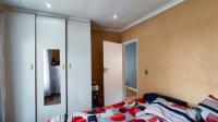Main Bedroom - 12 square meters of property in Glen Marais