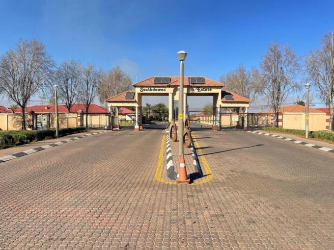 3 Bedroom Cluster for Sale For Sale in Southdowns Estate - MR681171