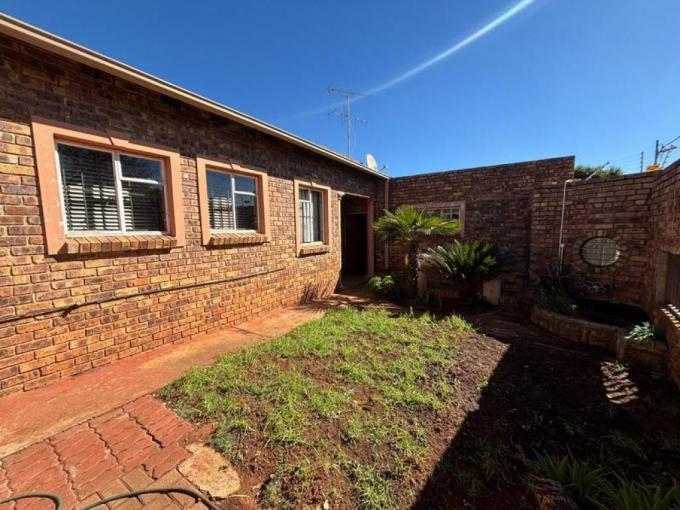 3 Bedroom House for Sale For Sale in Alberstville - MR681185