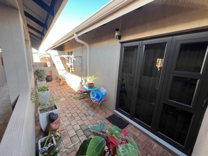2 Bedroom Retirement Home for Sale For Sale in Wilkoppies - MR681194