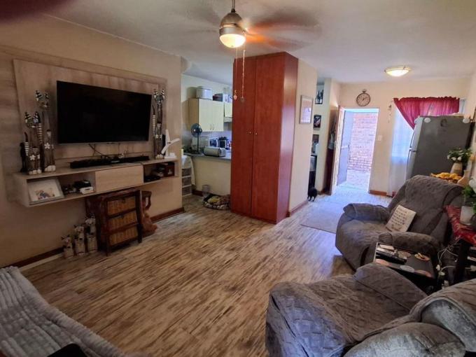 2 Bedroom Simplex for Sale For Sale in Annlin - MR681195