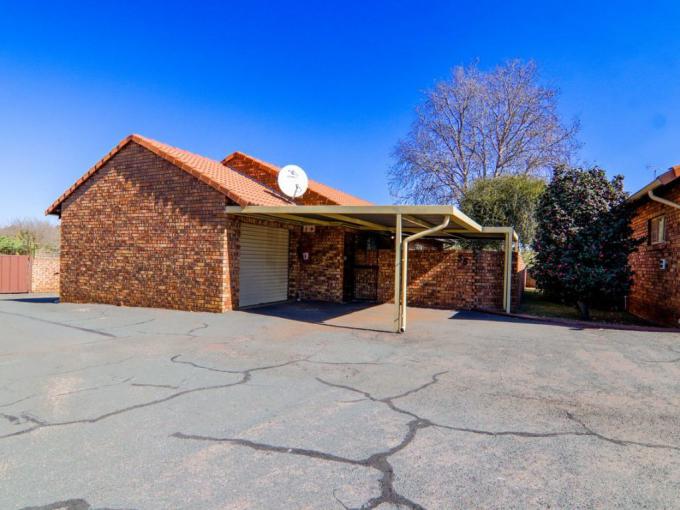 3 Bedroom Simplex for Sale For Sale in Celtisdal - MR681198