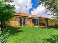  of property in Die Hoewes