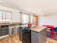  of property in Die Hoewes