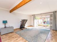  of property in Die Hoewes