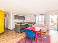  of property in Die Hoewes