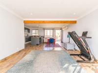  of property in Die Hoewes
