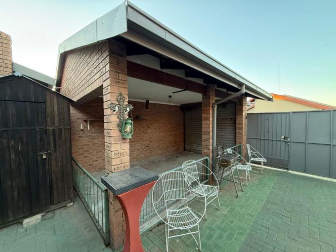 2 Bedroom Simplex for Sale For Sale in Rustenburg - MR681207