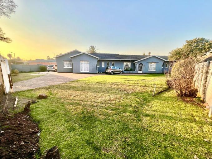 3 Bedroom House for Sale For Sale in Verwoerdpark - MR681221