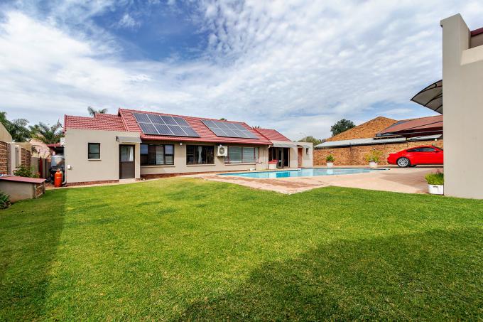 4 Bedroom House for Sale For Sale in Van Riebeeckpark - MR681275