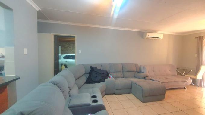 2 Bedroom Simplex for Sale For Sale in Amberfield - MR681286