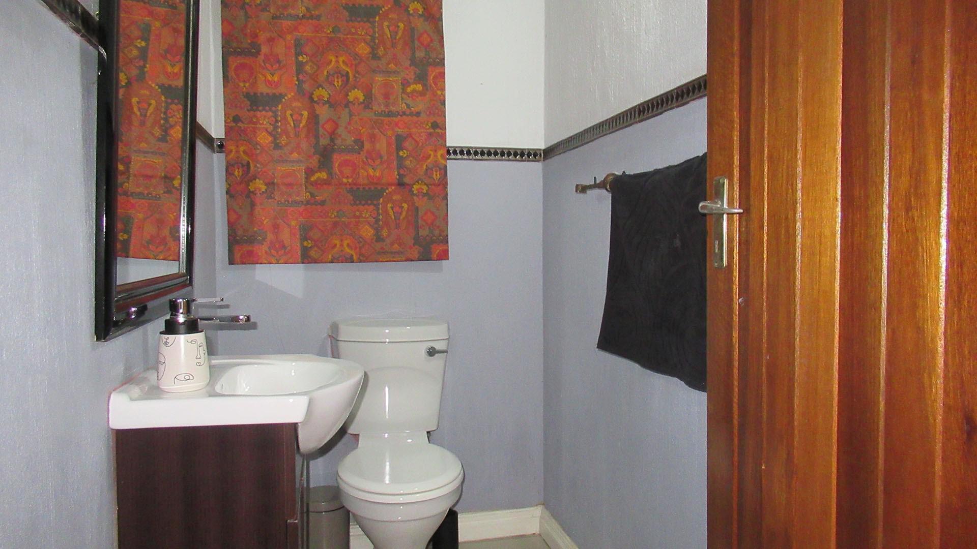 Guest Toilet - 3 square meters of property in Northwold