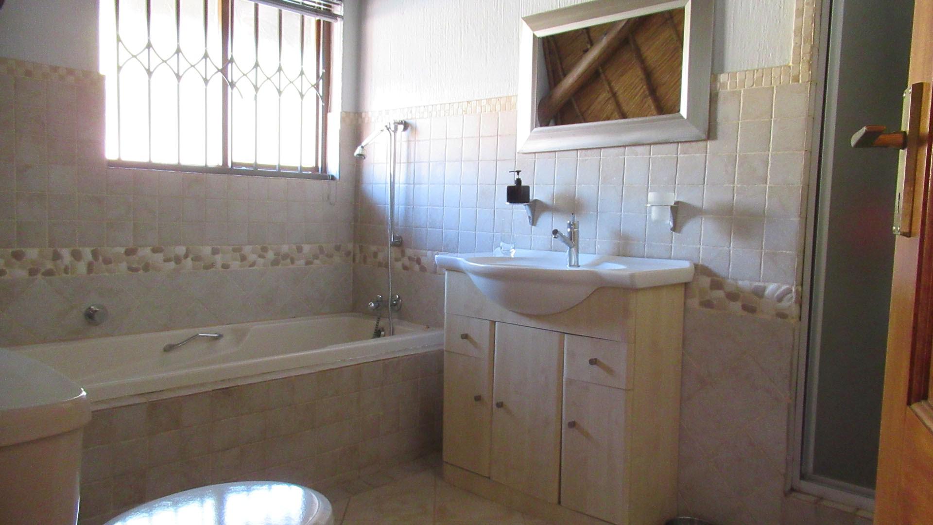Main Bathroom - 7 square meters of property in Northwold
