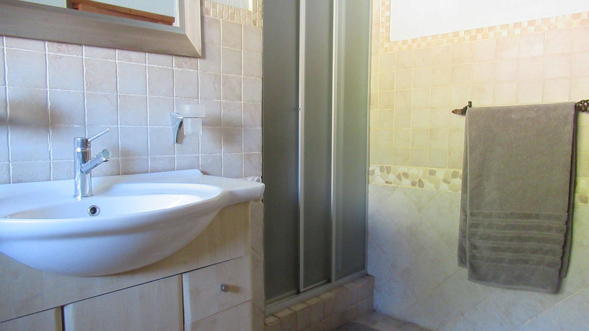 Main Bathroom - 7 square meters of property in Northwold