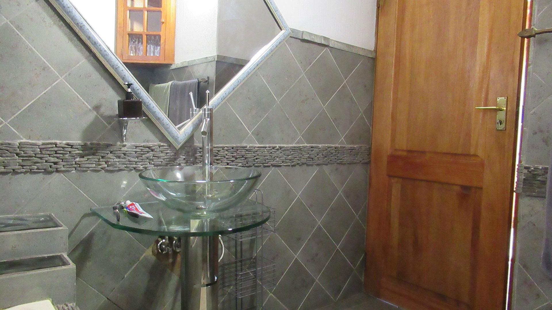 Bathroom 2 - 5 square meters of property in Northwold