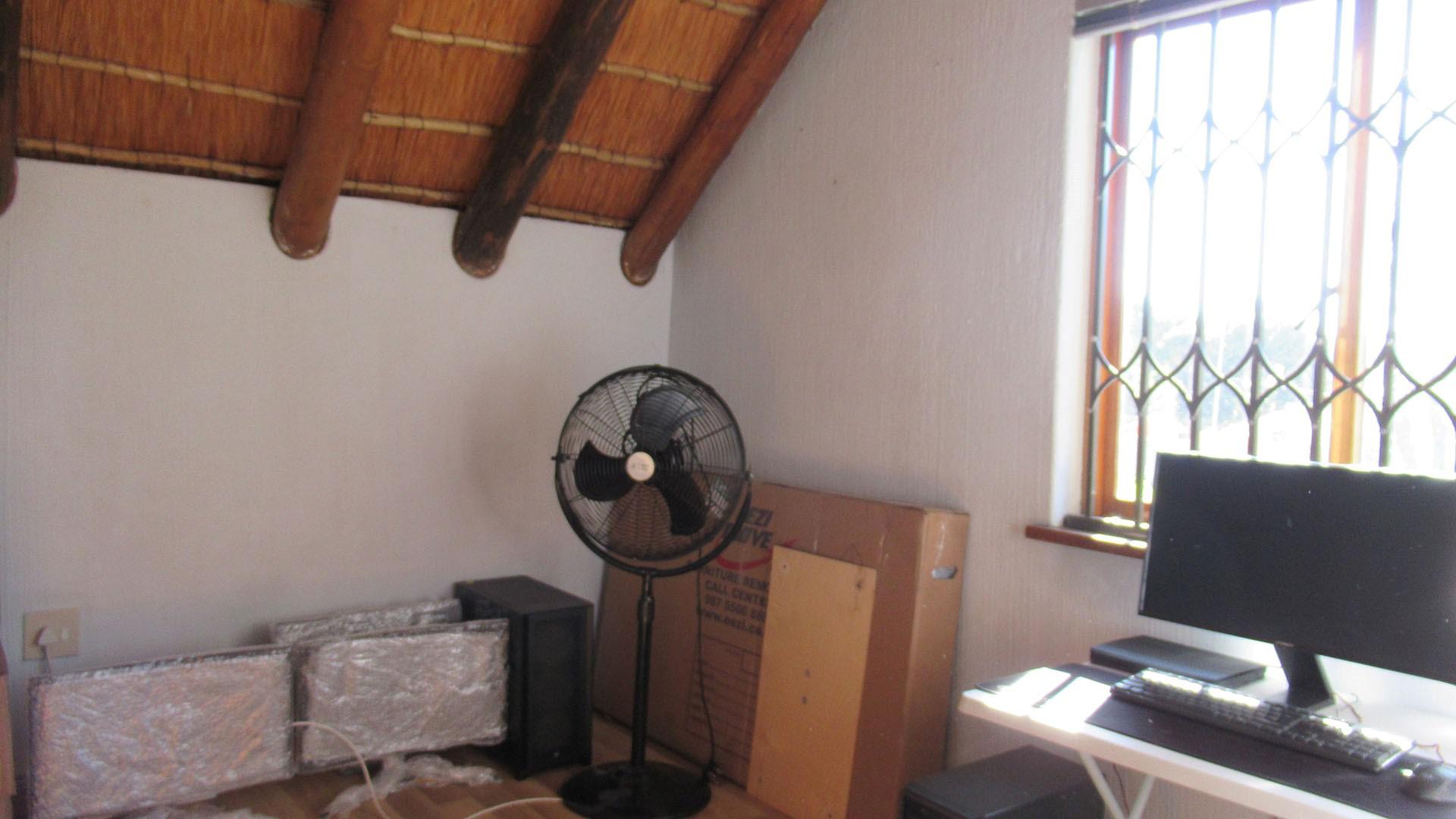 Bed Room 3 - 11 square meters of property in Northwold