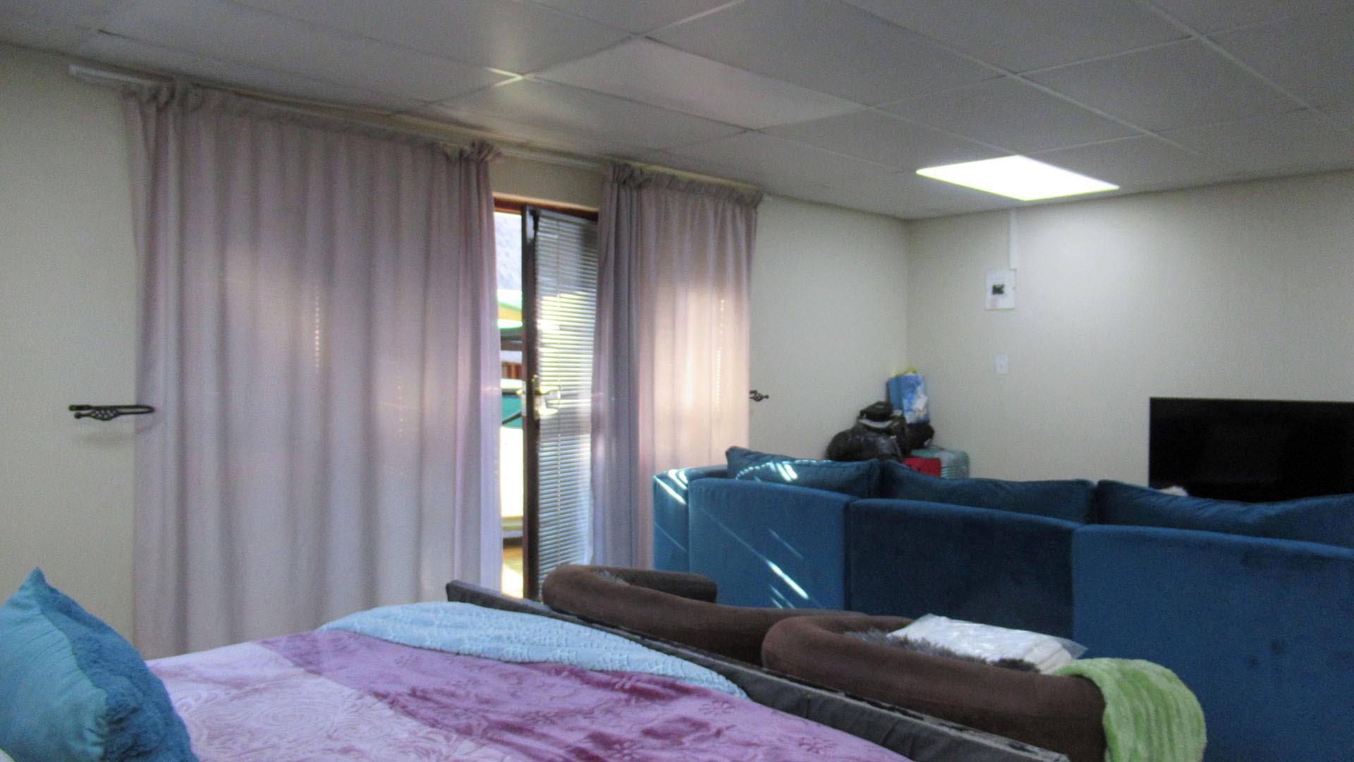 Flatlet - 101 square meters of property in Northwold