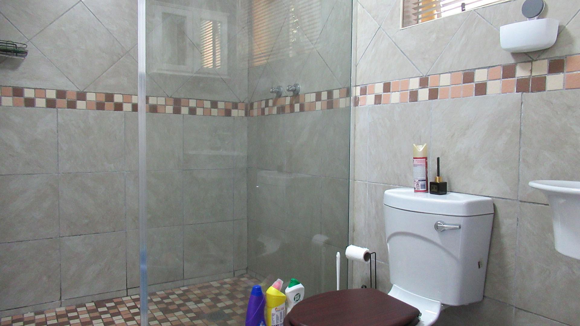 Bathroom 3+ - 16 square meters of property in Northwold