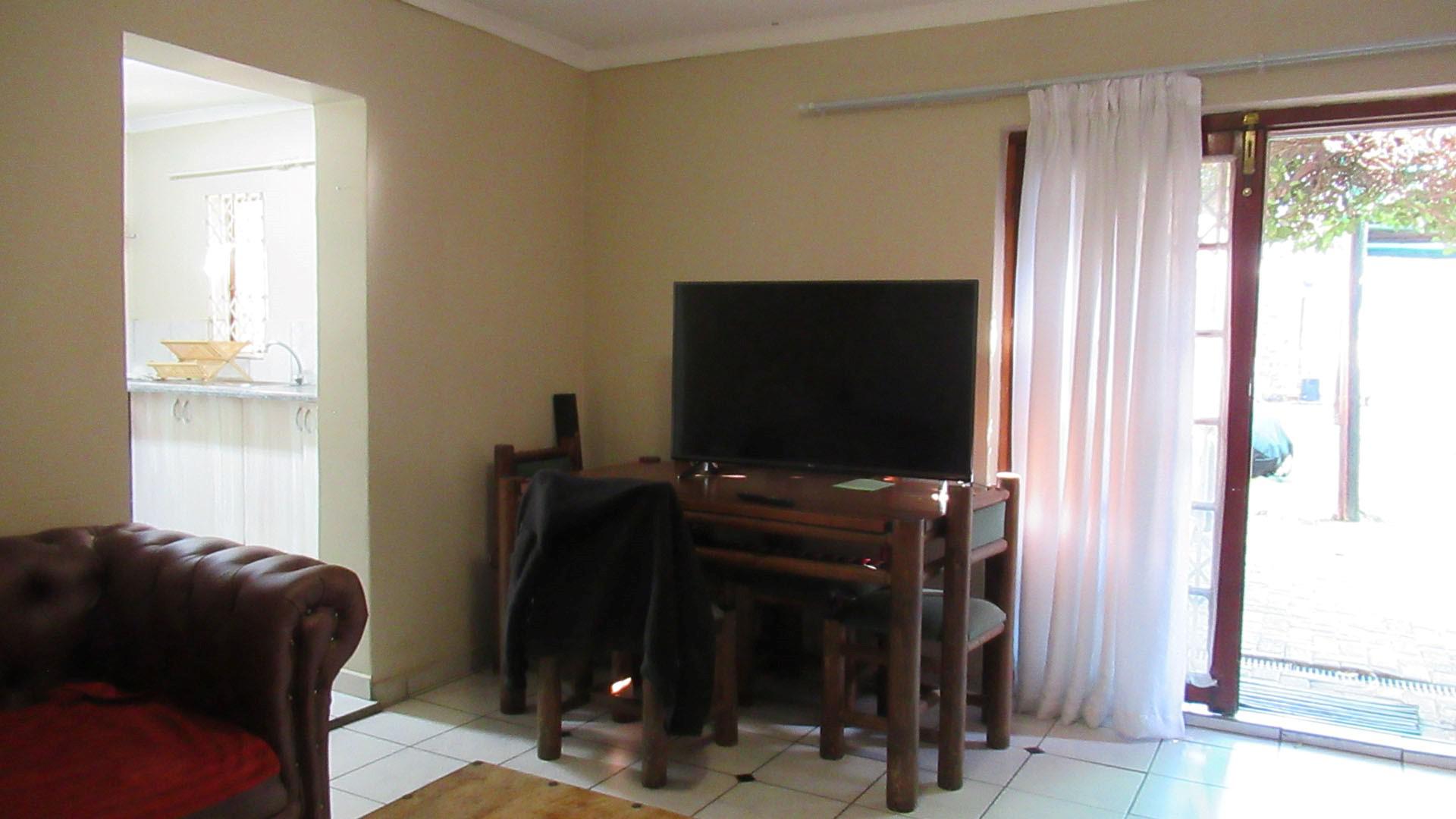 Flatlet - 101 square meters of property in Northwold