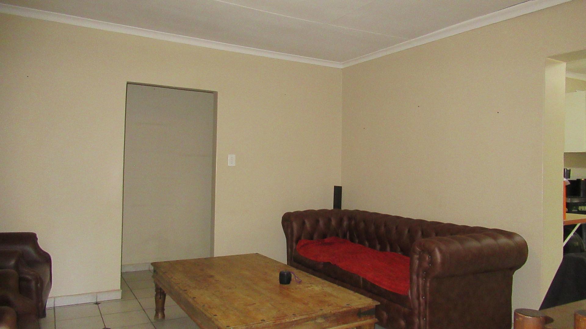 Flatlet - 101 square meters of property in Northwold