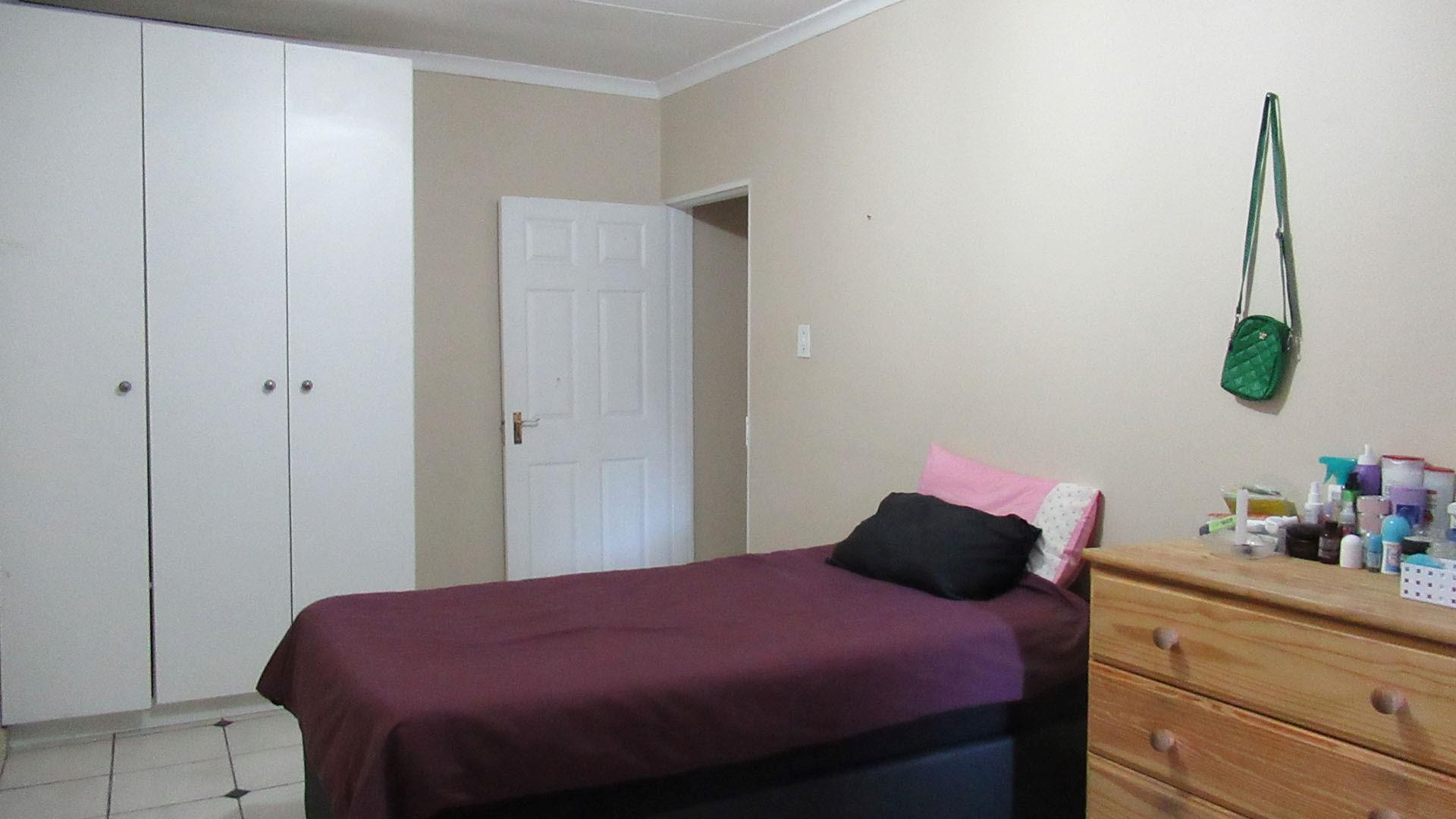 Flatlet - 101 square meters of property in Northwold