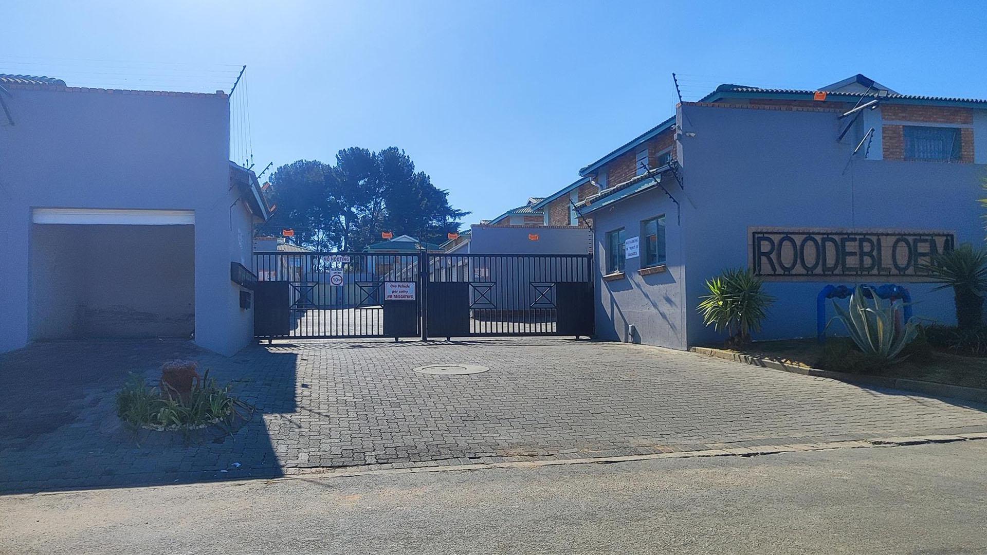 Front View of property in Farrar Park