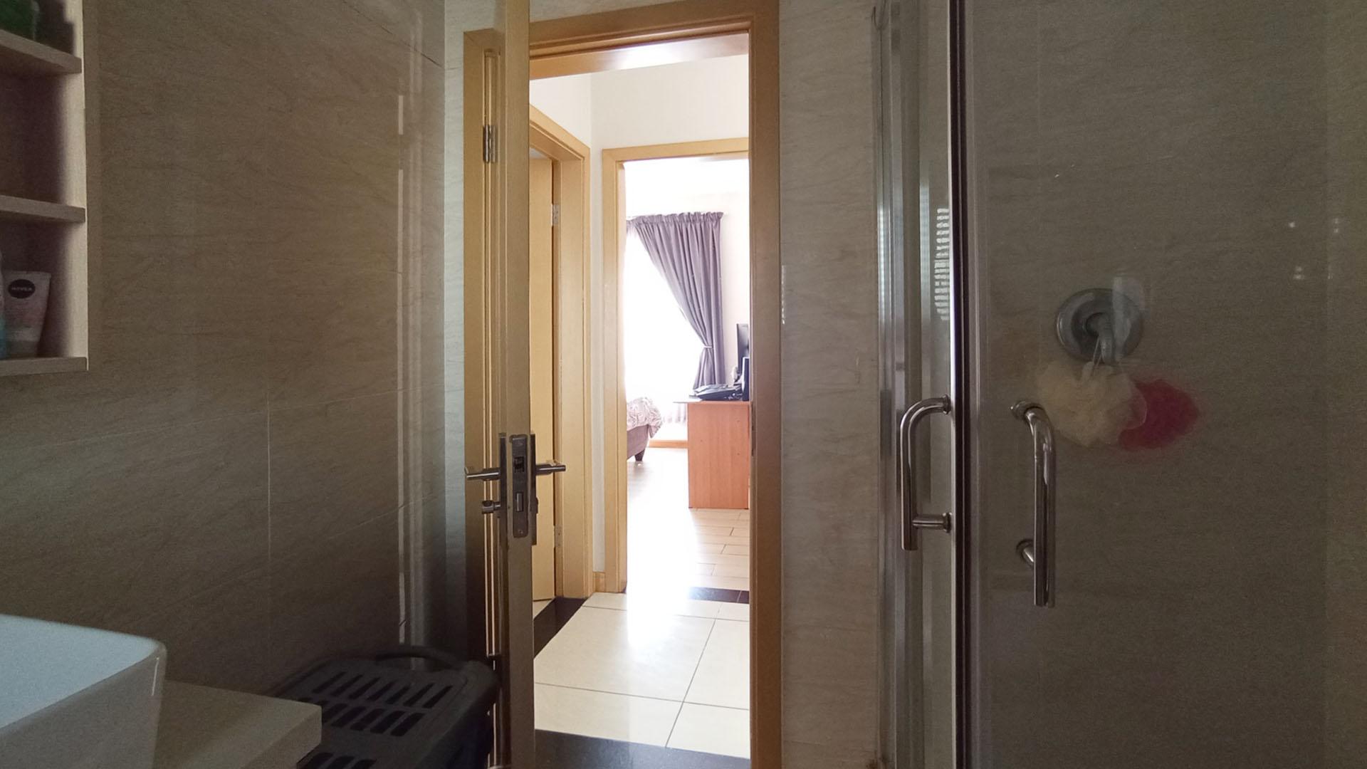 Bathroom 1 - 8 square meters of property in Summerset