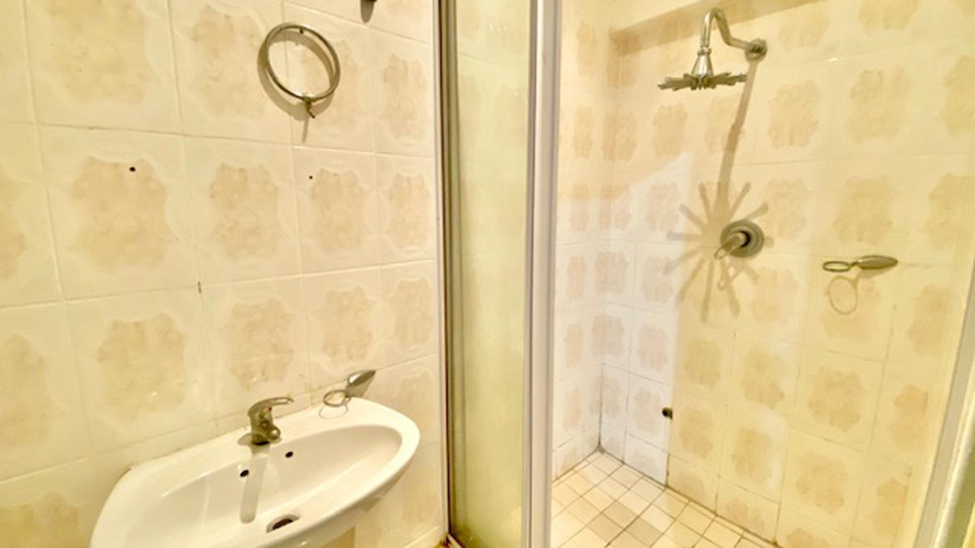Bathroom 1 - 3 square meters of property in Blythedale