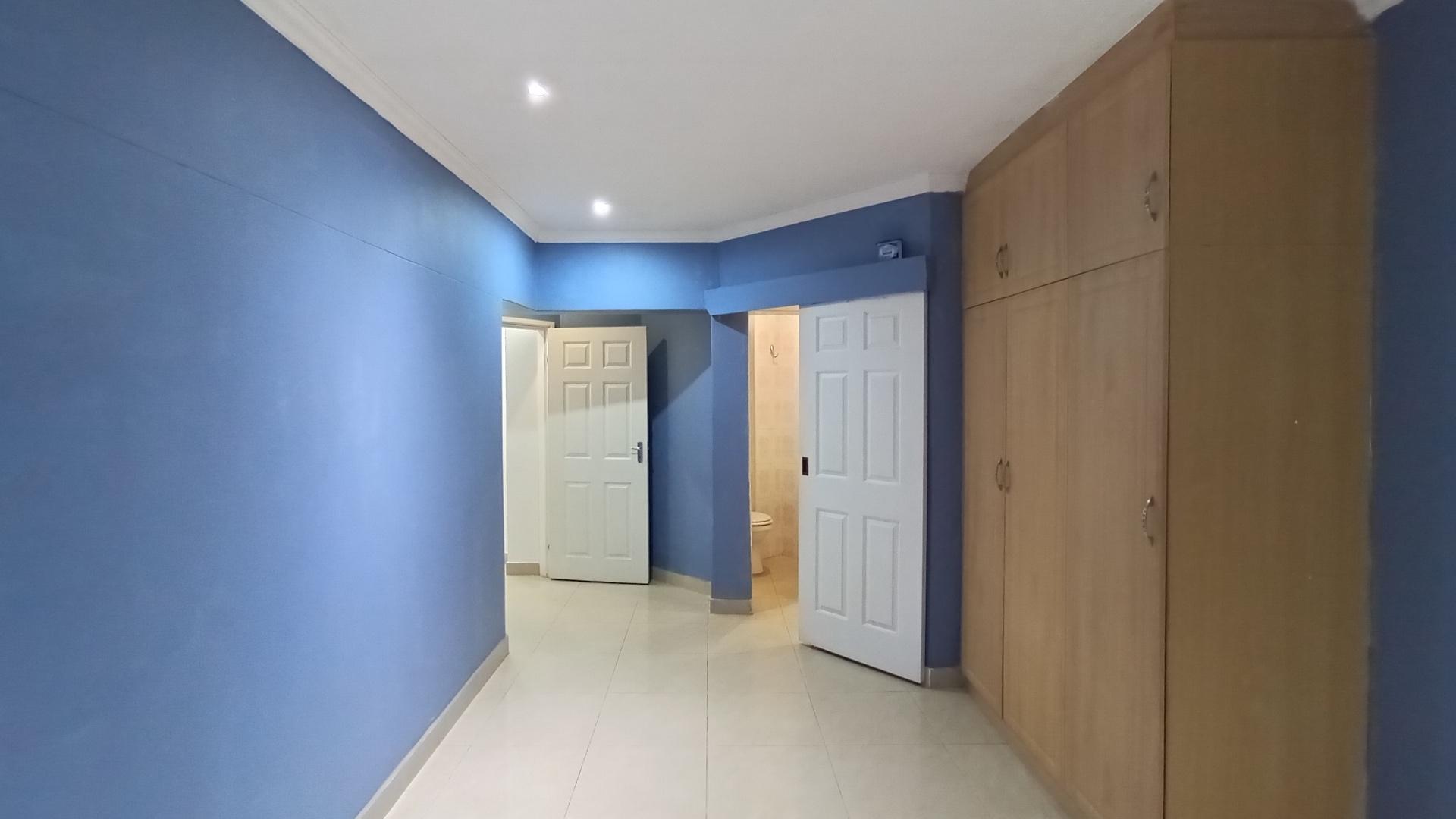 Main Bedroom - 18 square meters of property in Blythedale