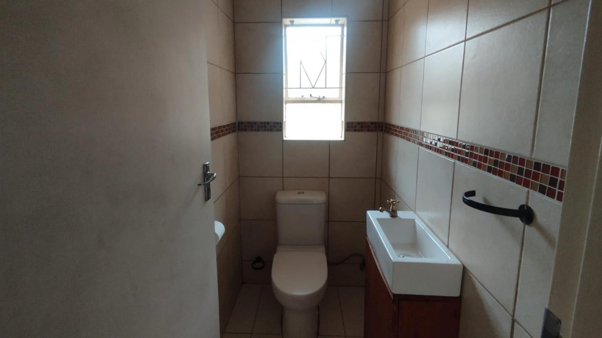 Bathroom 1 of property in Vanderbijlpark