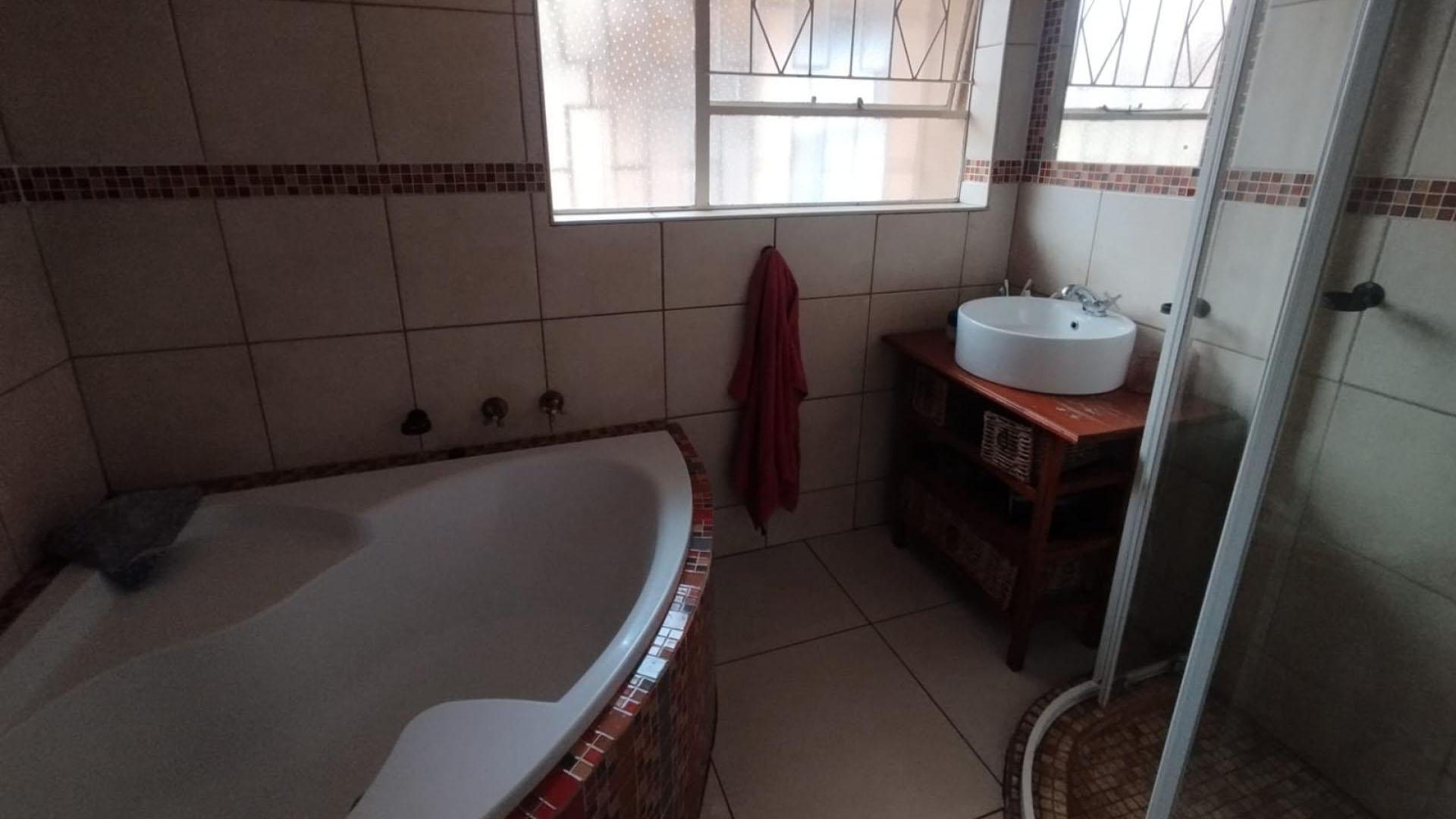 Bathroom 2 of property in Vanderbijlpark