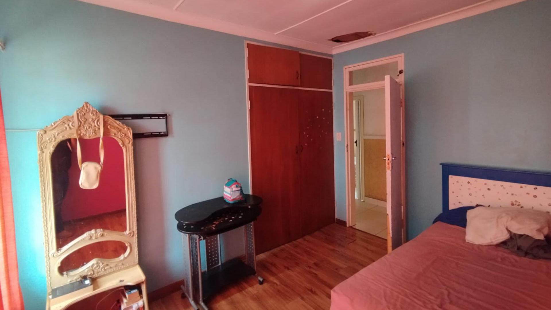 Bed Room 2 of property in Vanderbijlpark