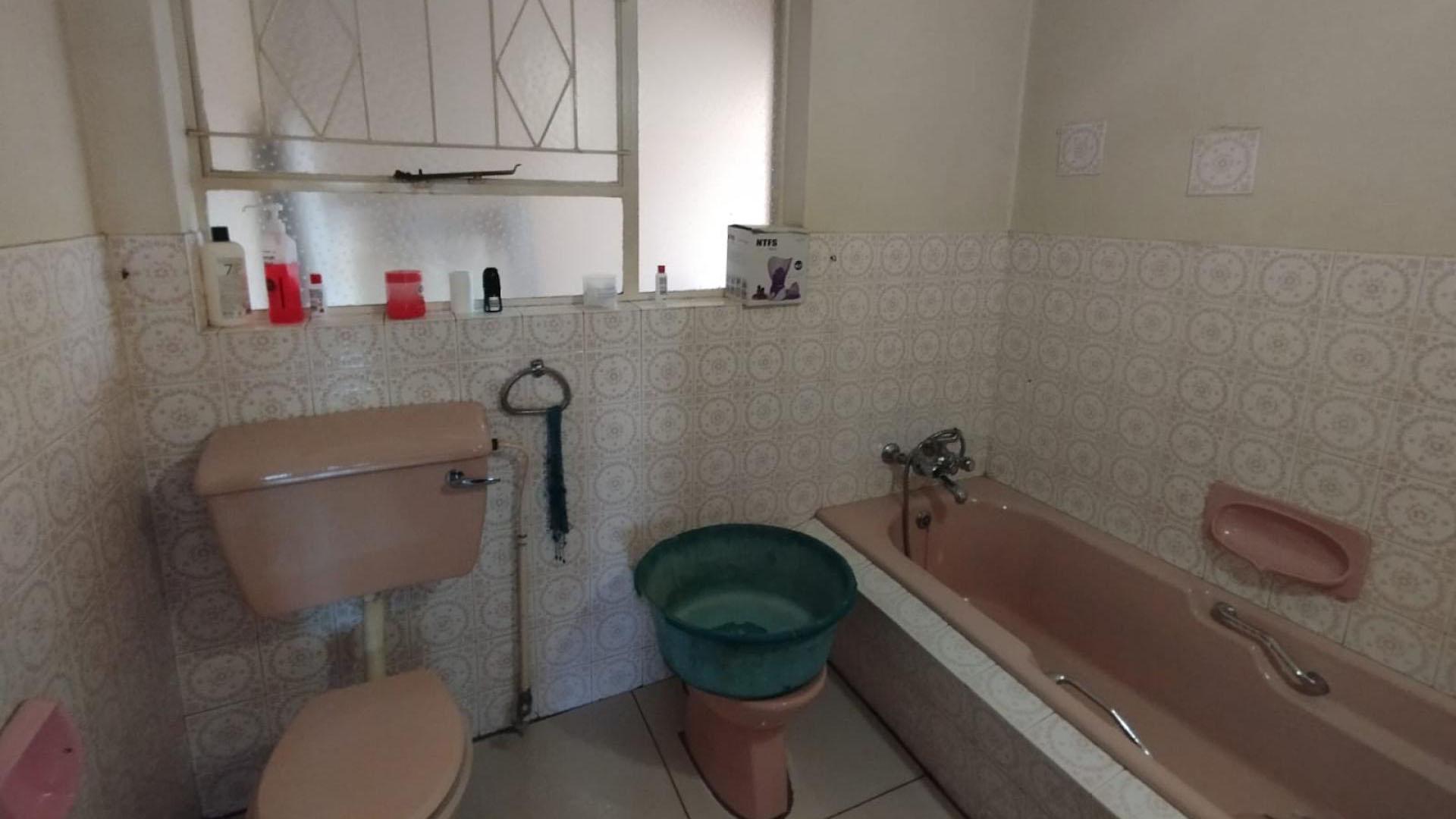 Bathroom 3+ of property in Vanderbijlpark
