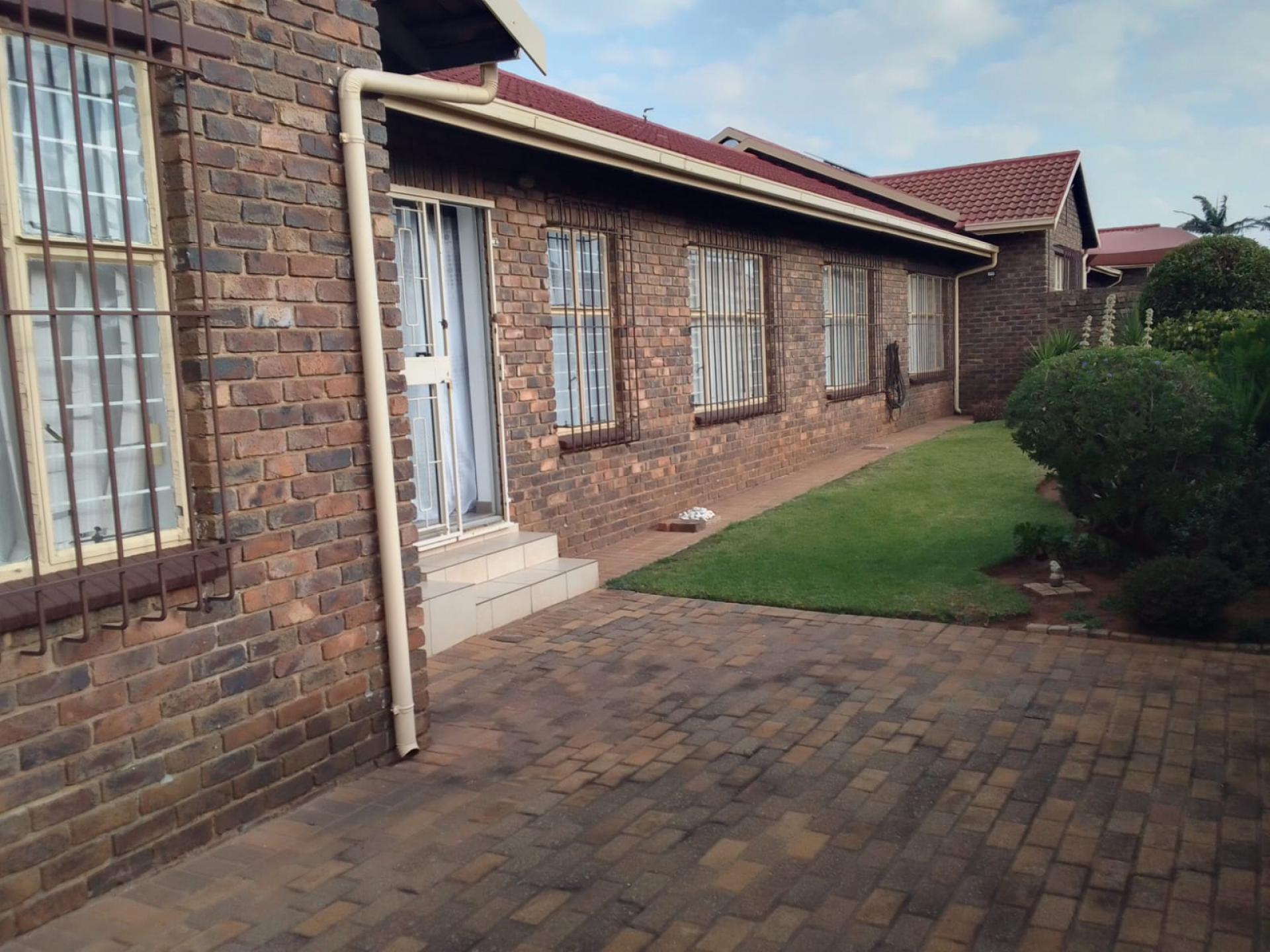 Front View of property in Birchleigh North