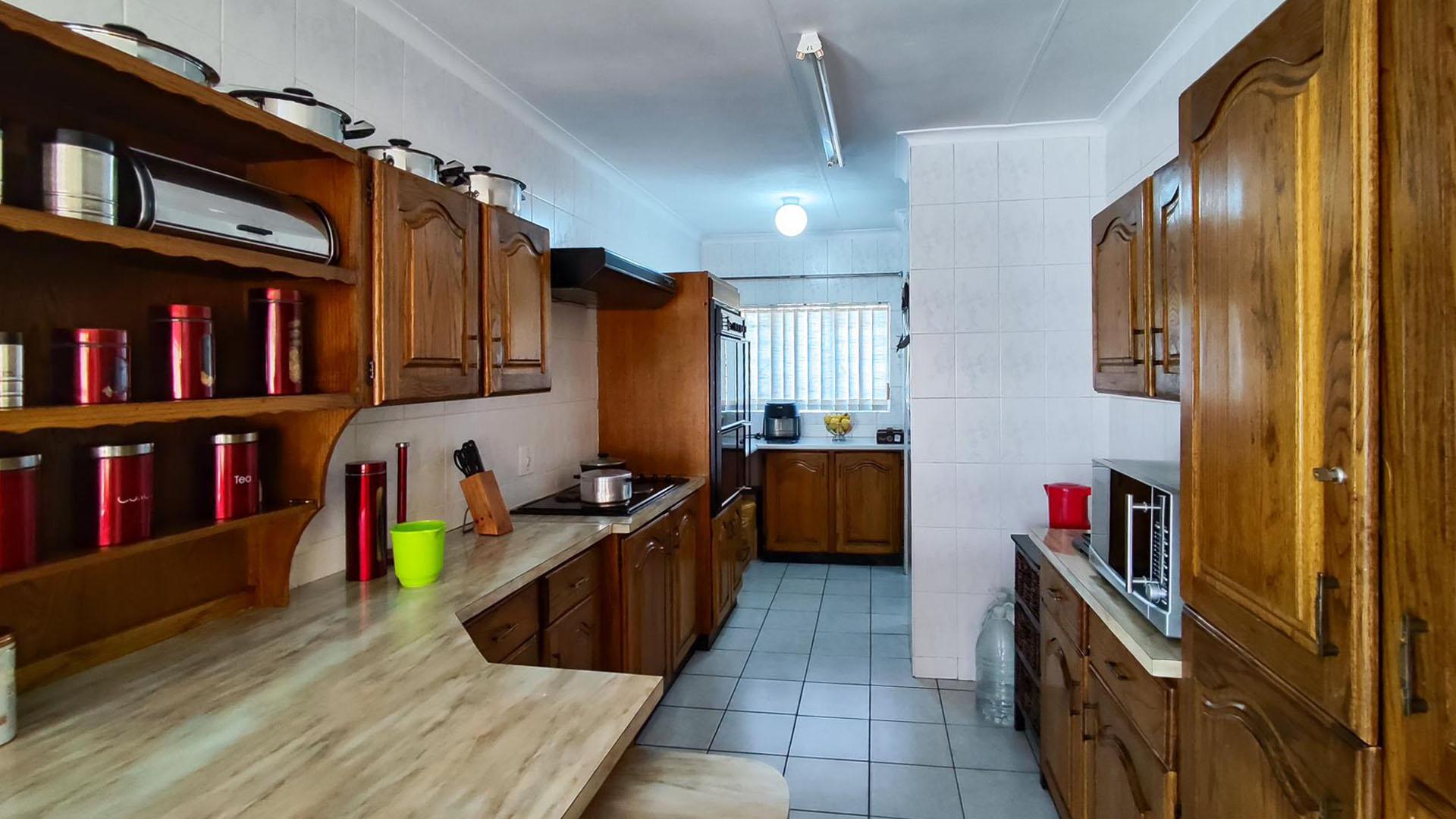Kitchen - 13 square meters of property in Birchleigh North