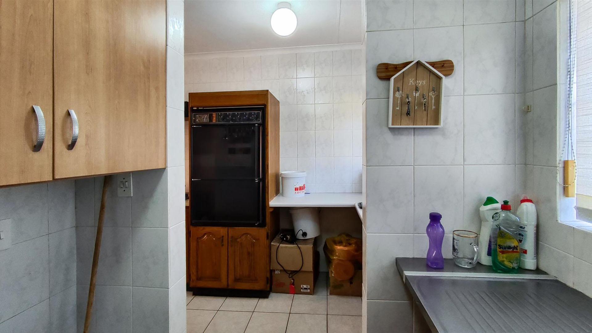 Scullery - 4 square meters of property in Birchleigh North