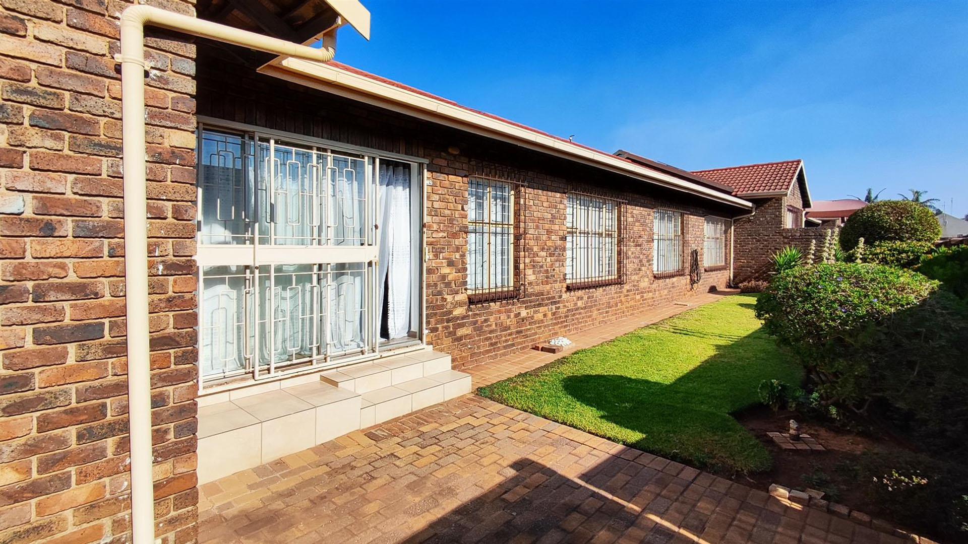 Backyard of property in Birchleigh North