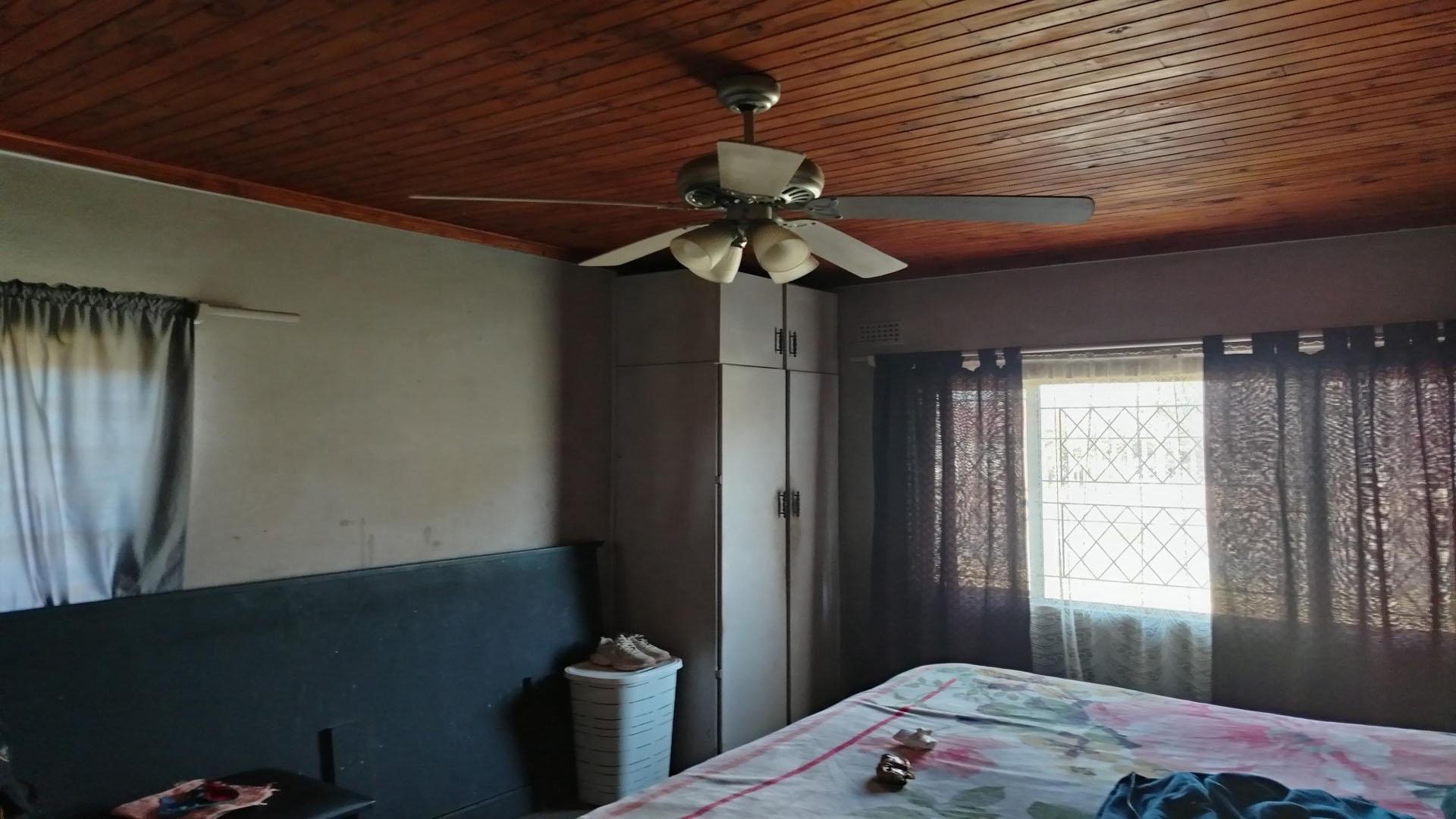 Bed Room 1 of property in Vanderbijlpark