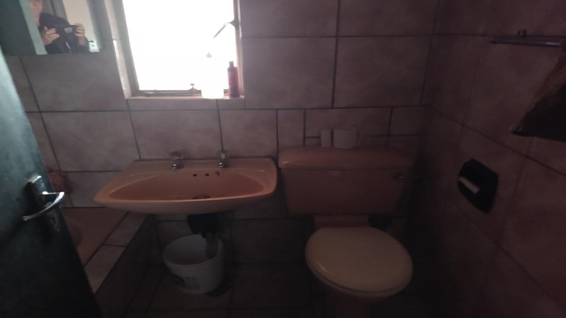 Bathroom 1 of property in Vanderbijlpark