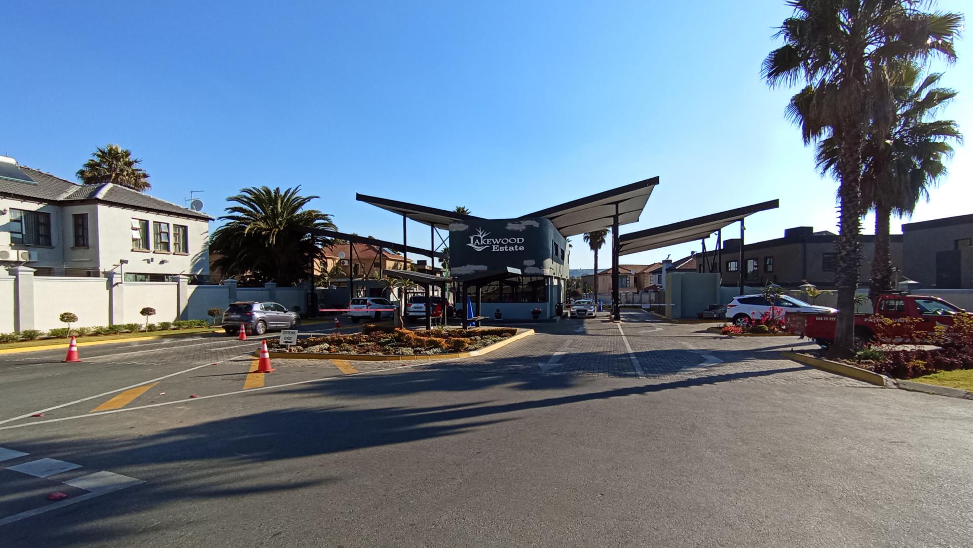 Front View of property in Ormonde